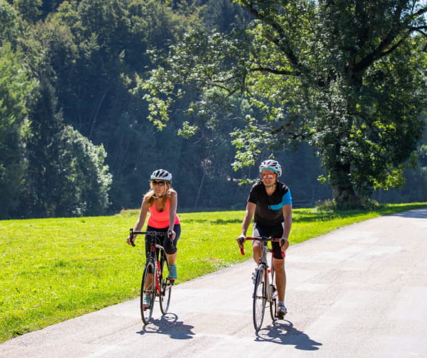 Tour des Bauges à vélo - Etape Pays d'Albertville - Du Lac de Grésy à Ugine