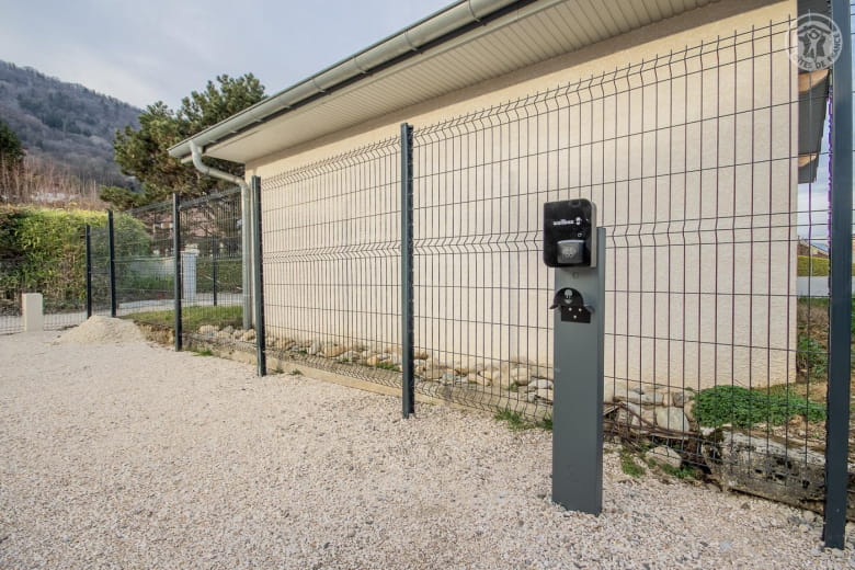 Borne de recharge pour véhicules électrique 