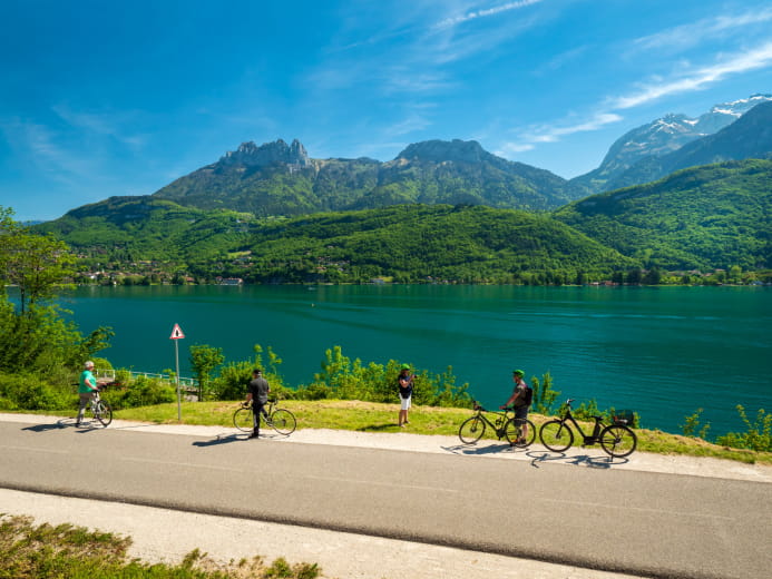 Bike ride on the shores of Lake Annecy