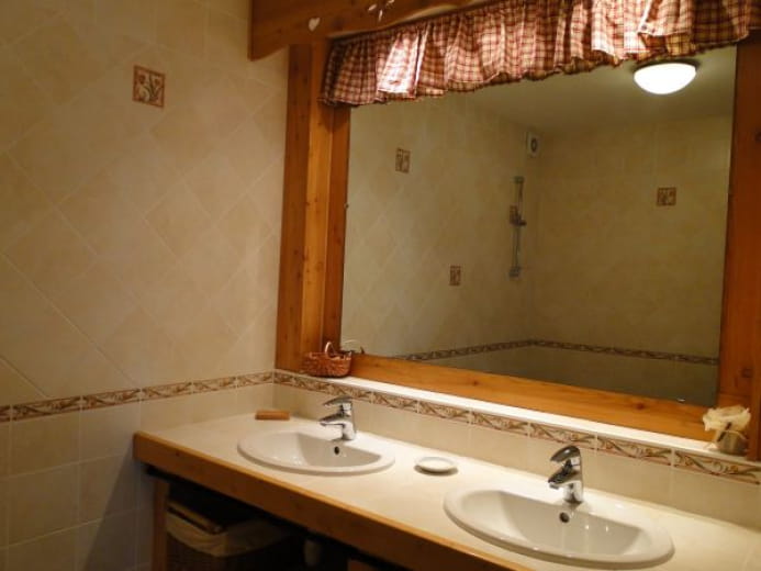Salle de bains lavabos