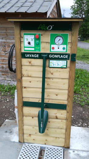 Station de lavage et de gonflage des vélos au niveau de la commune de Val de Chaise