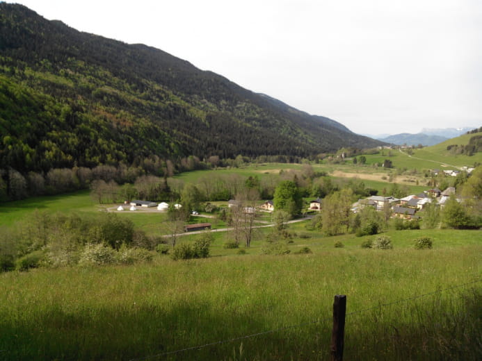 Le yayla de Rochebrune, petit village de yourtes par Montagnes Nature et Hommes