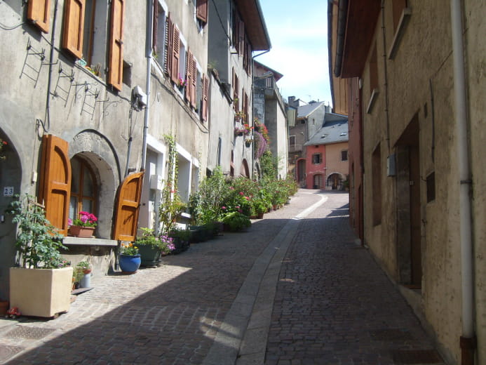 Old Town of Montmélian - rue de la Chaîne