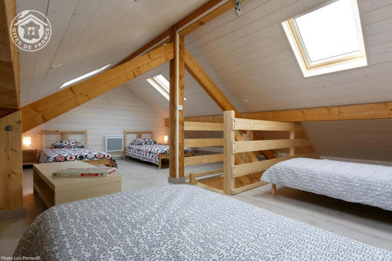 4 single beds in the mezzanine (access by stairs from the living room)