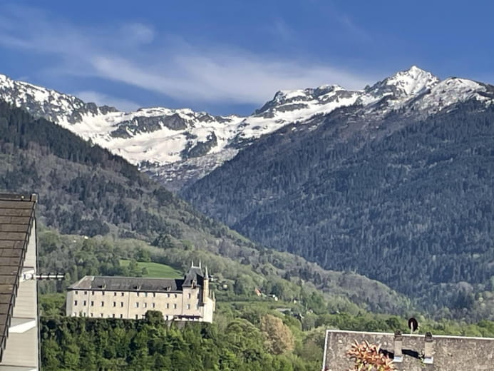 Vue depuis le jardin et la terrasse extérieure